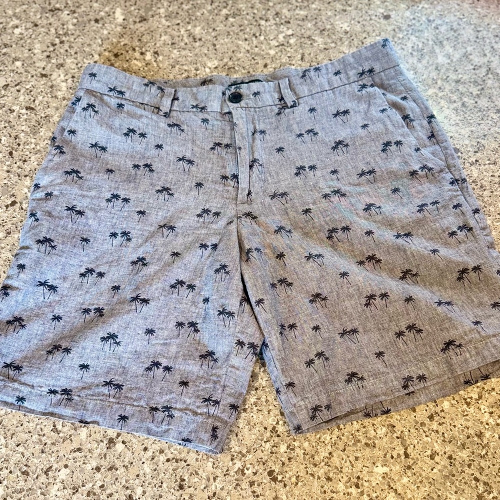 Banana Republic l Aiden Short l Size 32 - Picture 2 of 11